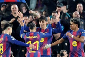 巴西前锋狂飙神性能：独造4球荣膺全场最佳，追平内马尔欧冠传奇纪录